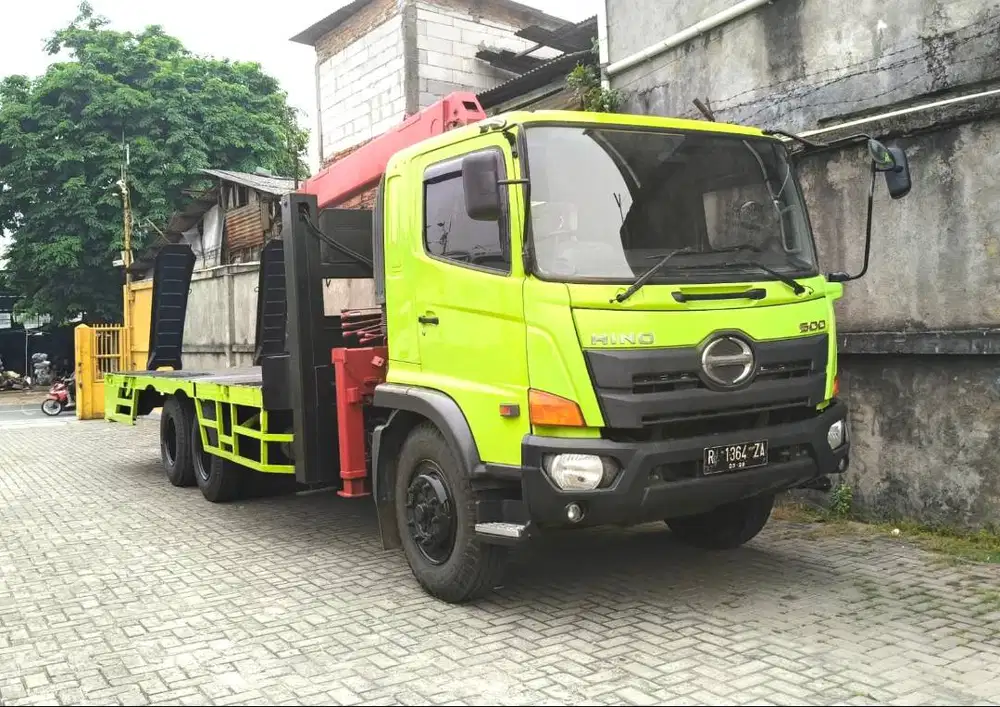 MURAHbanBARU Hino ranger tronton 6x4 self loader crane 2018 selfloader