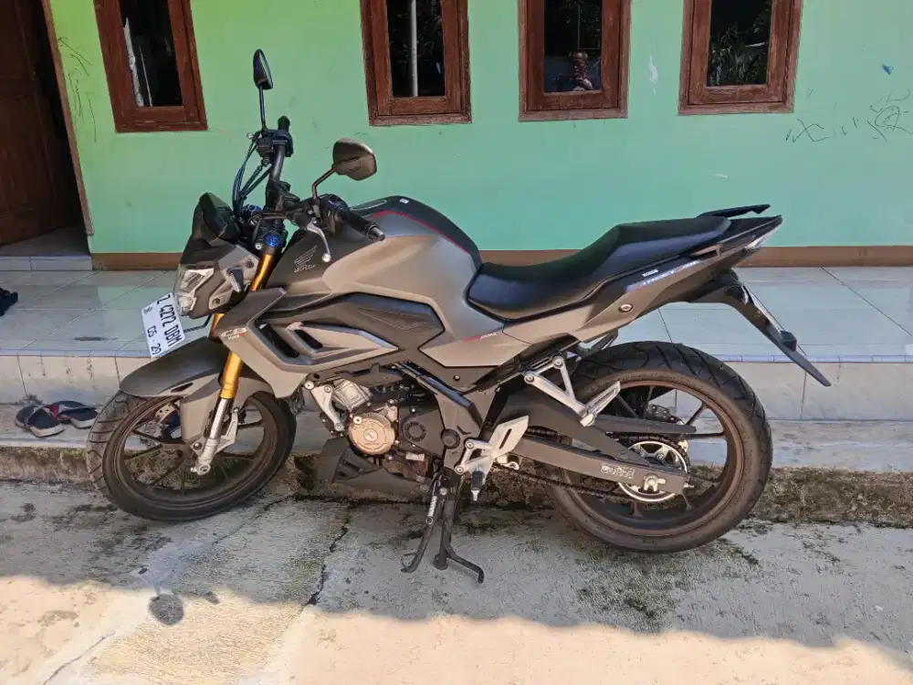 cb 150 r 2024 mulus km rendah pajak panjang