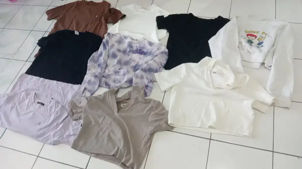 Baju atasan wanita branded size S 35rb per pcs