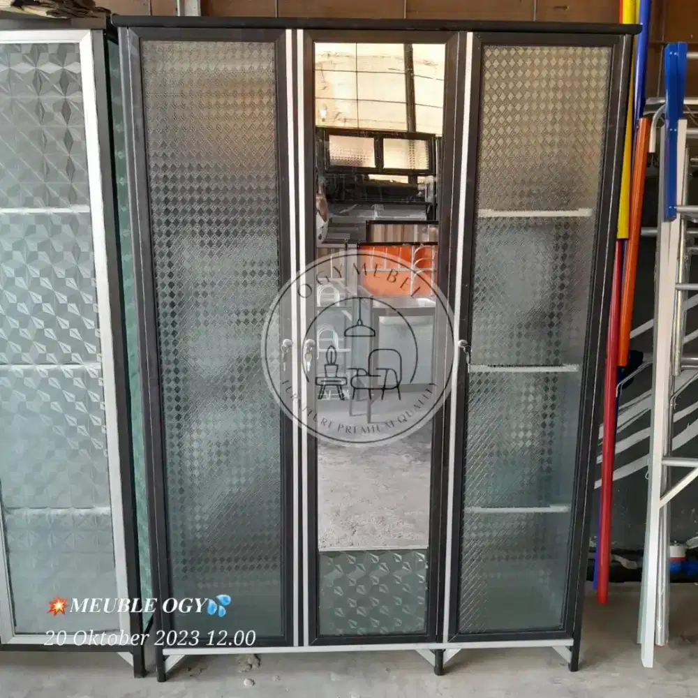 READY LEMARI.PAKAIAN 3 PINTU TERMURAH TERLARIS SALE