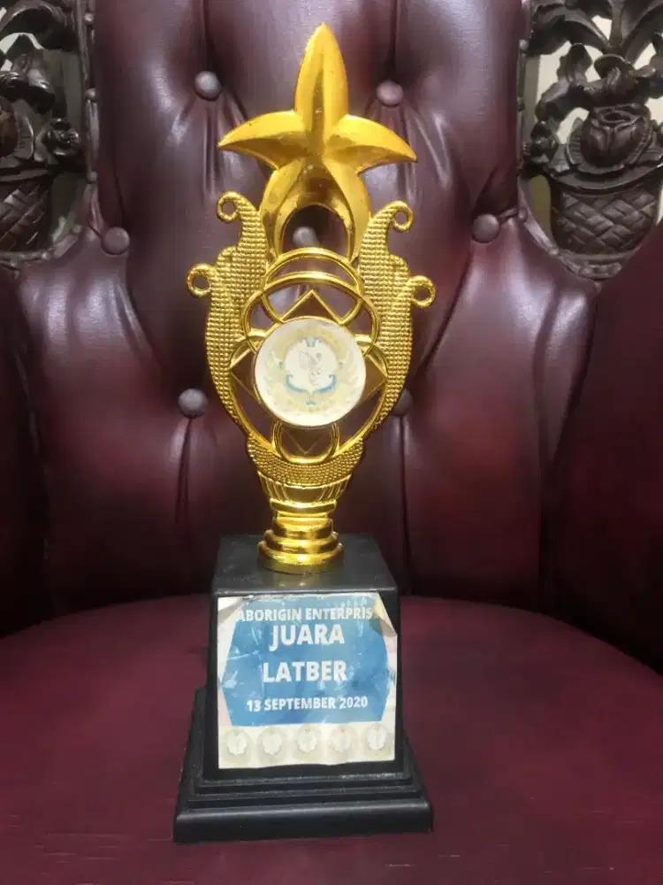 Piala Kontes Ayam Juara 1