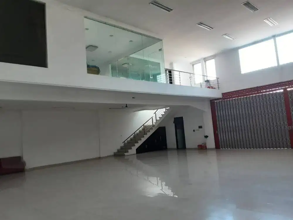 DIJUAL BANGUNAN  2 LANTAI COCOK UNTUK USAHA DI RAYA KEMBAR PUCANG ANOM