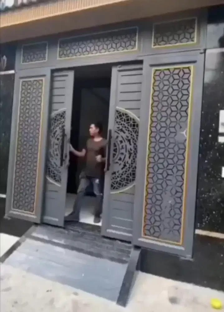 Pintu sliding swing mewah