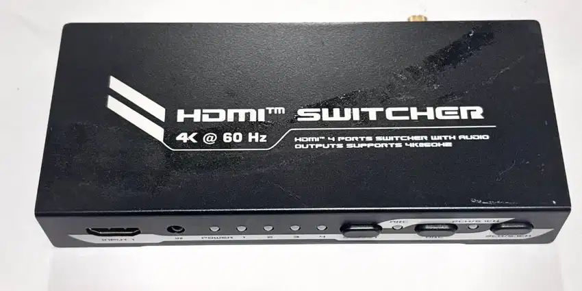 HDMI Switcher 4 Port dengan Output Audio, yang mendukung resolusi 4K @