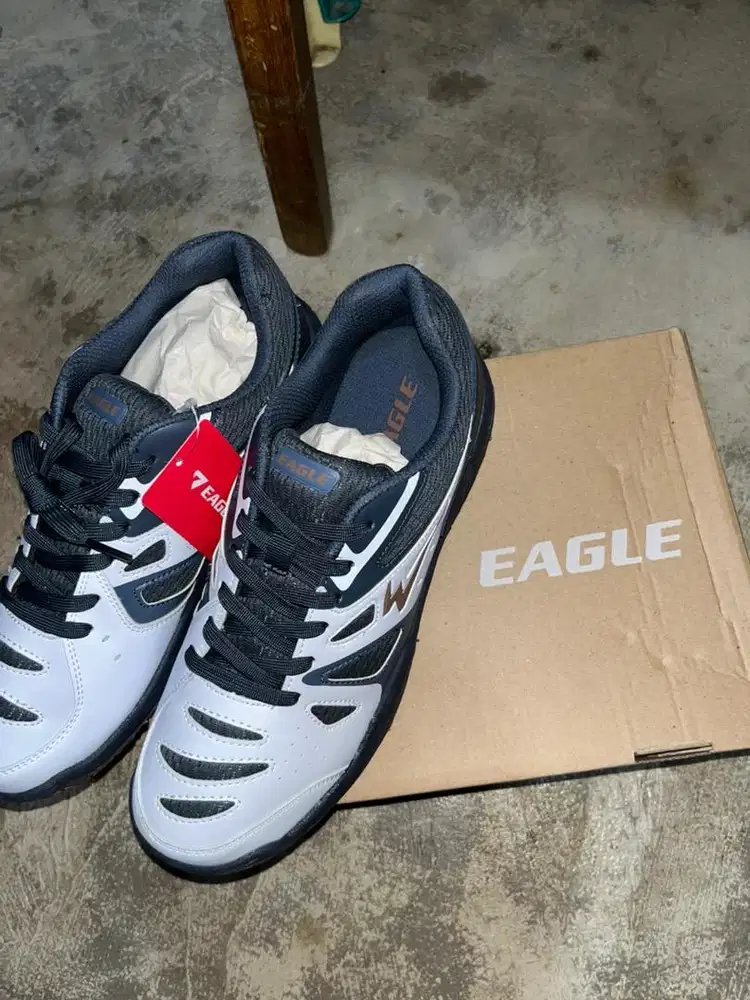 sepatu eagle badminton