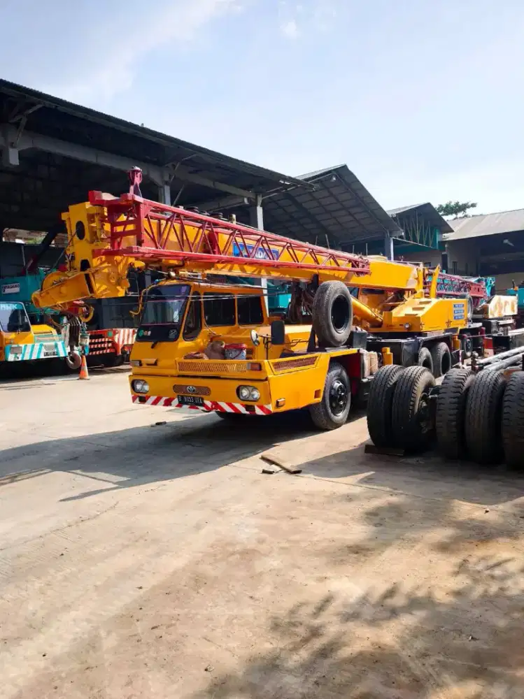 JUAL TRUCK CRANE 20 TON TADANO TL200-III