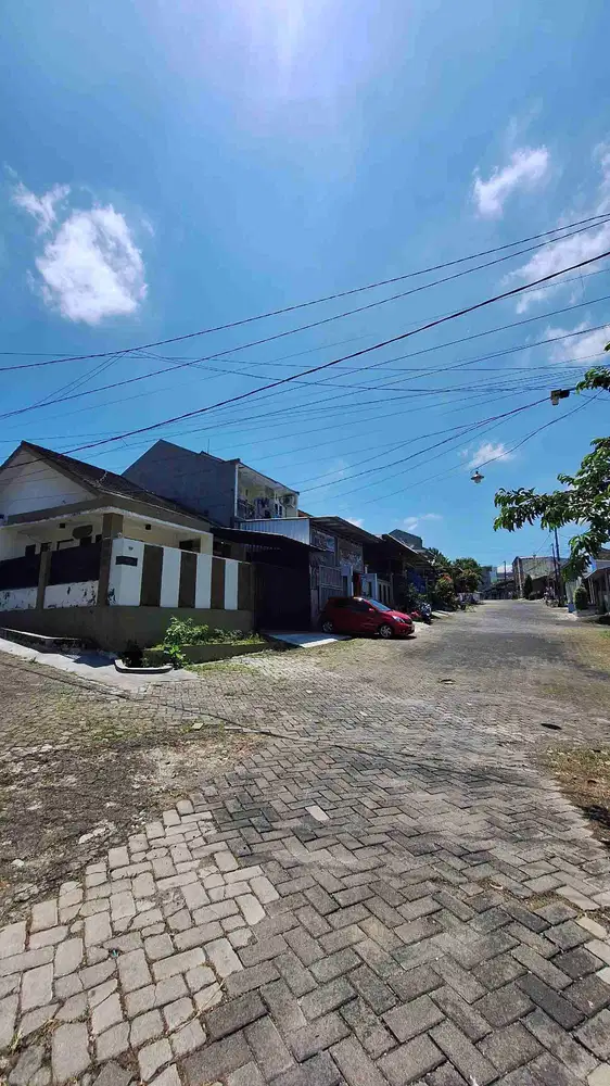 Rumah Pojok dan Luas Di Pusat Kota Jember