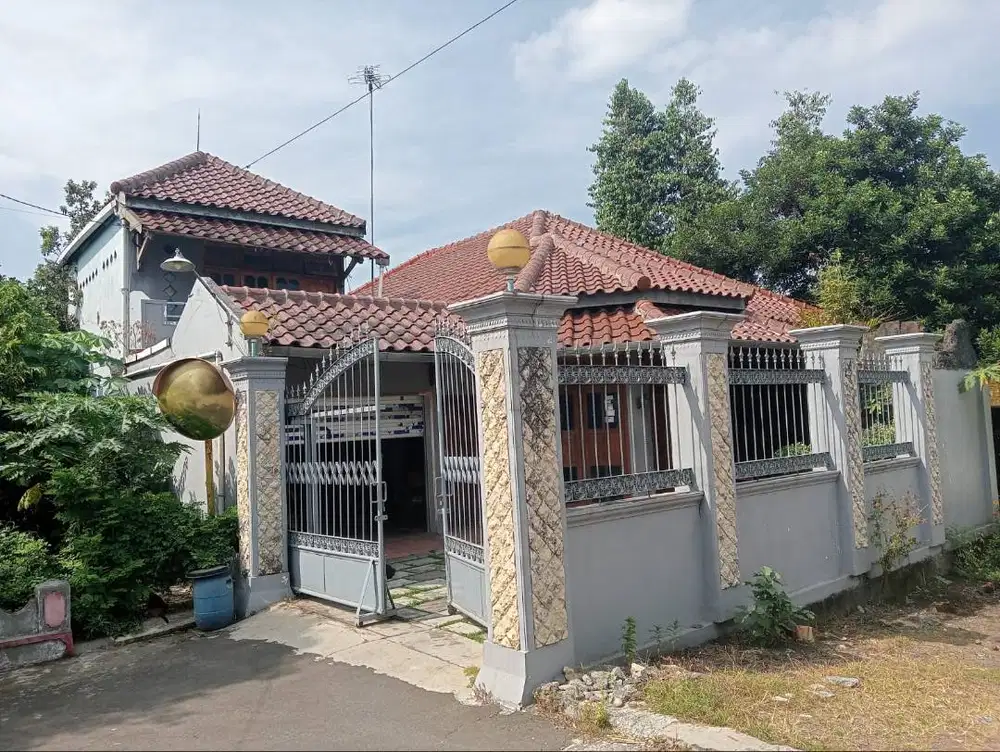 DIJUAL RUMAH STRATEGIS, COCOK UNTUK KELUARGA ATAU UNTUK KOST-KOSTAN