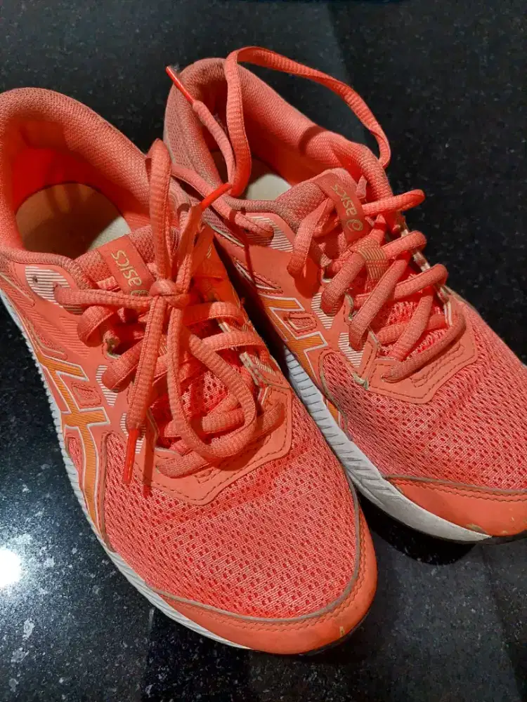 Dijual cepat sepatu asics original