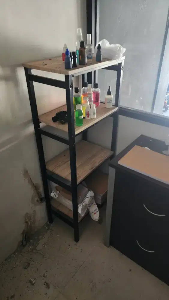 Lemari display kantor