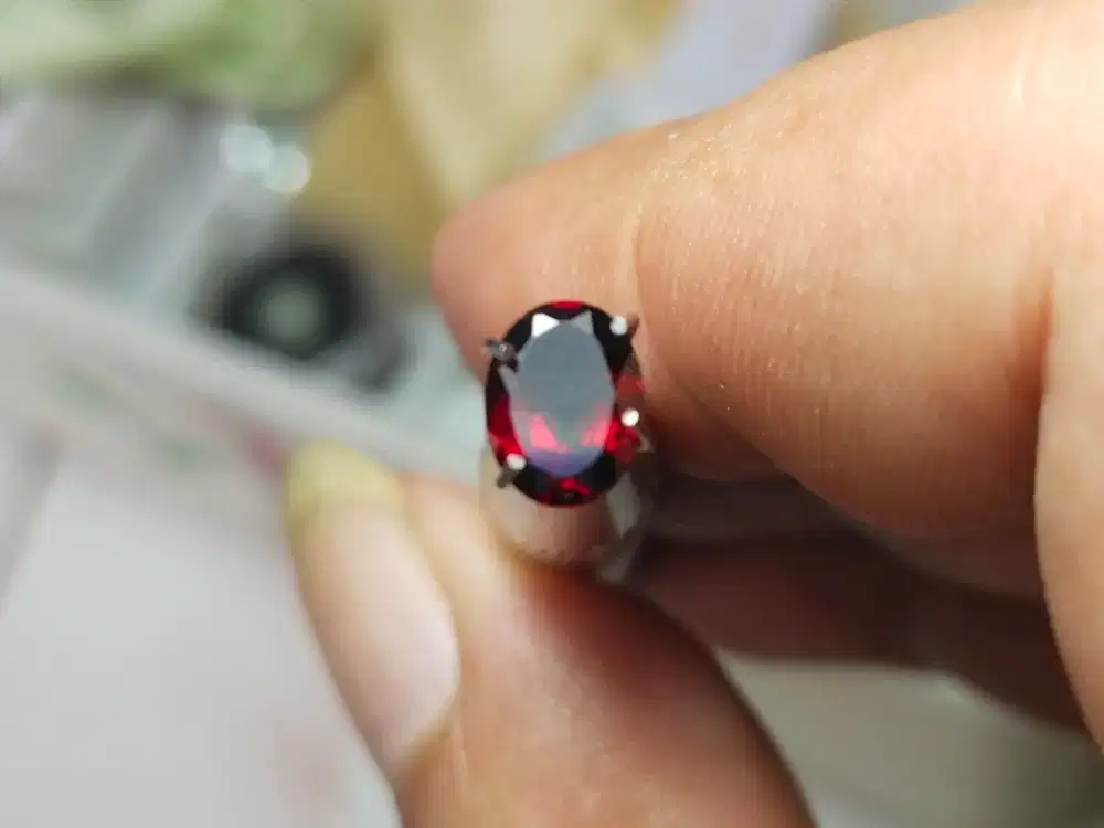 Natural Red Garnet 1.25 Ct Sangat Mewah