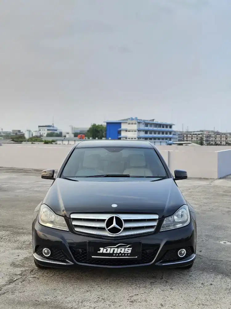 Mercy C200 Avangartde Black on Cream