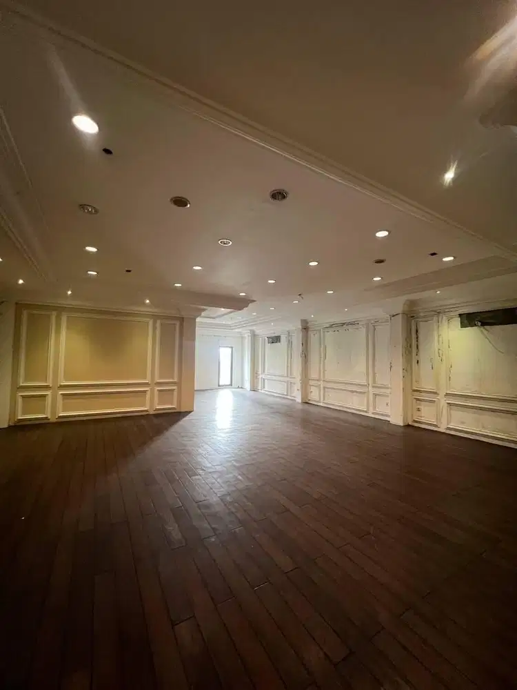 Gedung Perkantoran 7 lt ada Lift lokasi prime diKh Mas Mansyur Jak Pus