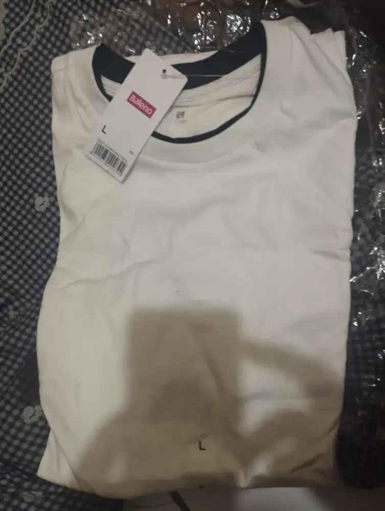 Di jual kaos Baleno putih ukuran L murah
