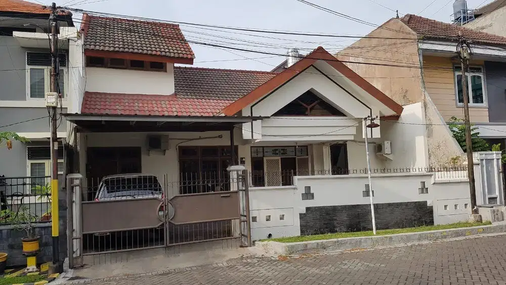 Dijual rumah 1 1/2 lantai Klampis Harapan selangkah dari MERR Surabaya