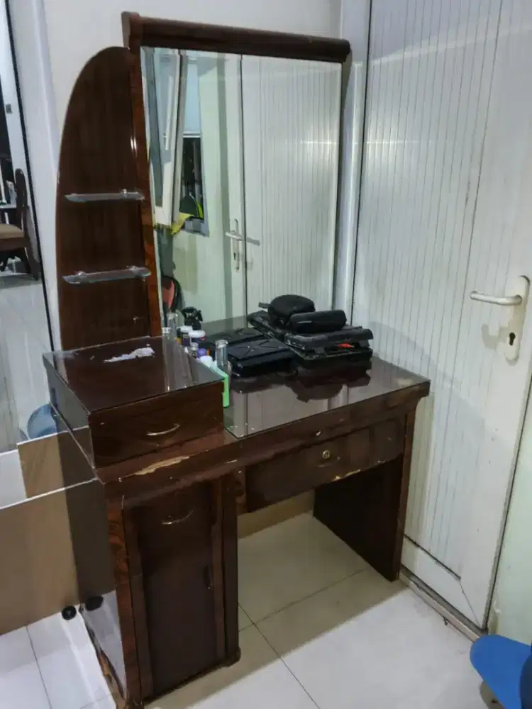 Dijual meja rias bekas
