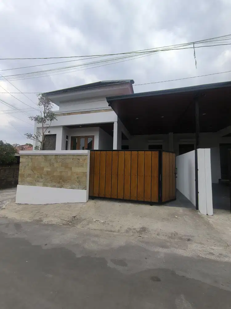 RUMAH BARU SIAP HUNI TIMUR KAMPUS UII JL KALIURANG