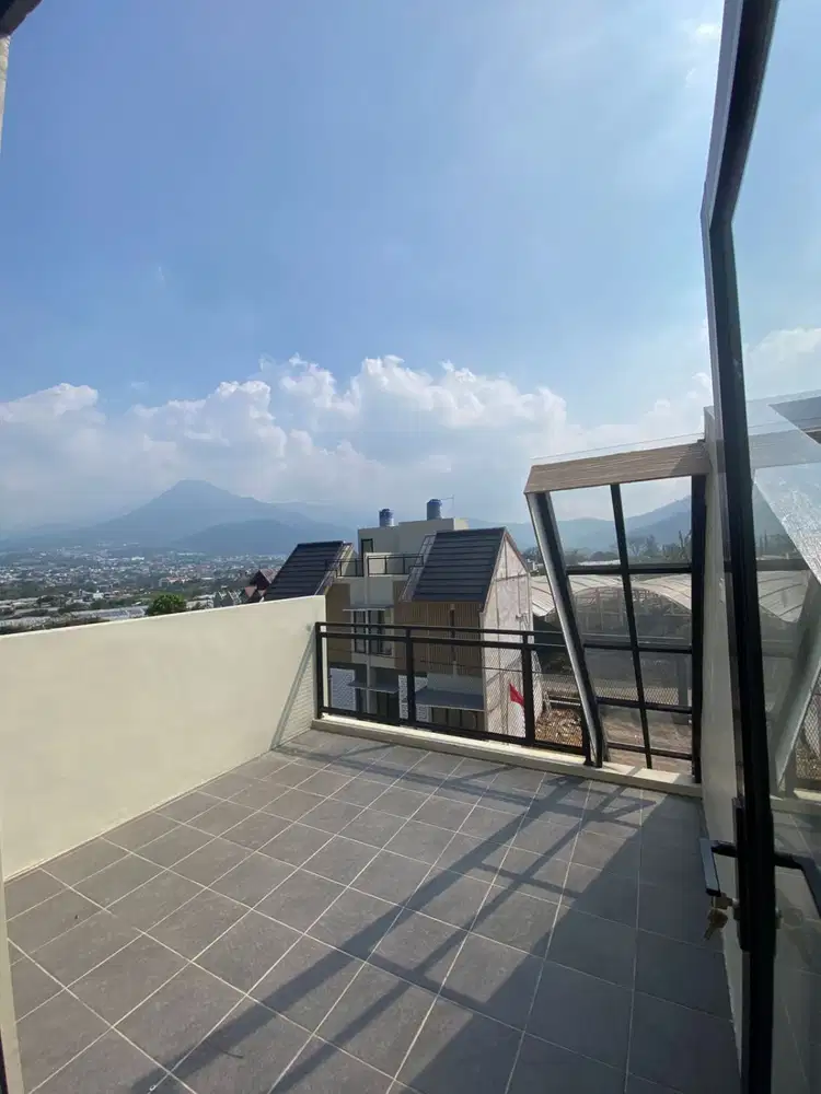 Di jual villa batu 3 lantai view pegunungan batu bisa angsur