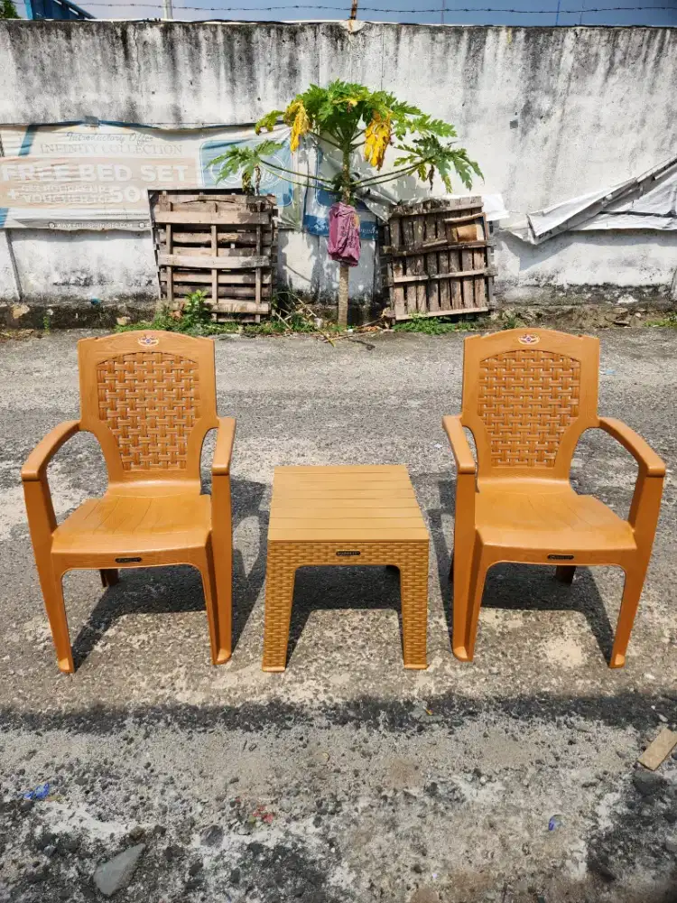 Meja dan kursi teras napolly