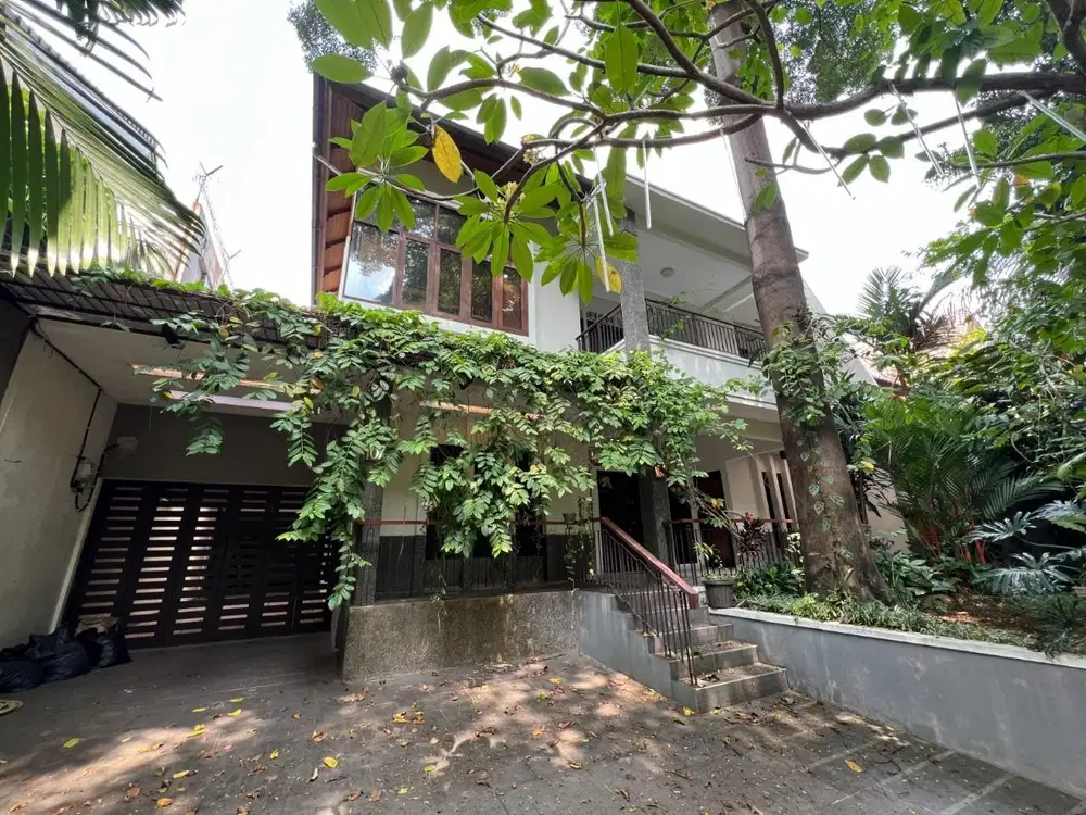 FOR RENT - DI SEWA MODERN TROPIS HOUSE LOKASI ELITE AREA KEBAYORAN BARU - JAKSEL