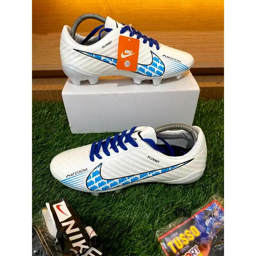 Sepatu bola dewasa premium