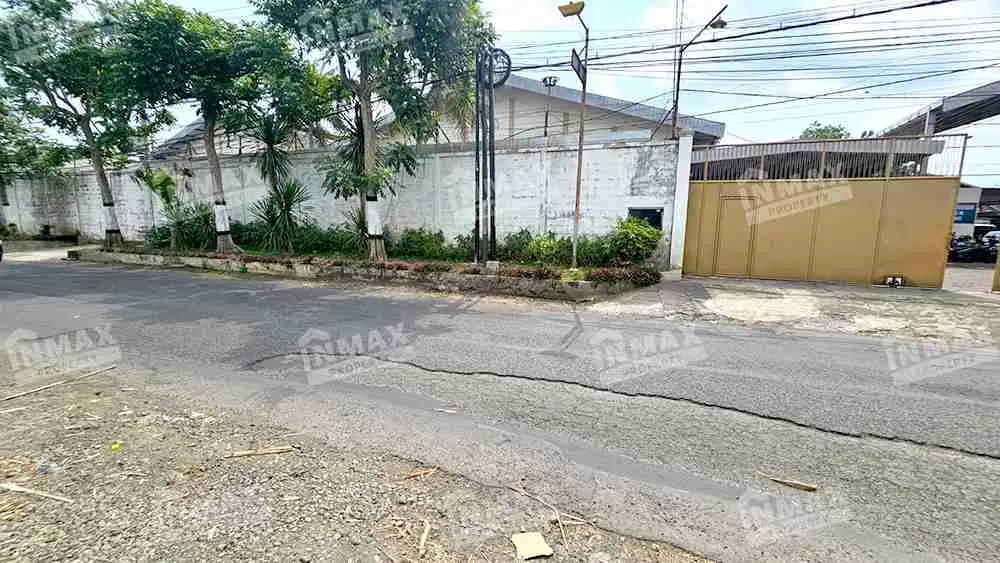 GUDANG SEWA RAYA PAKISJAJAR, PAKIS, BANGUNAN LUAS, PARKIRAN LUAS, DILALUI KENDARAAN BESAR. Lingkungan Nyaman, aman (liv)