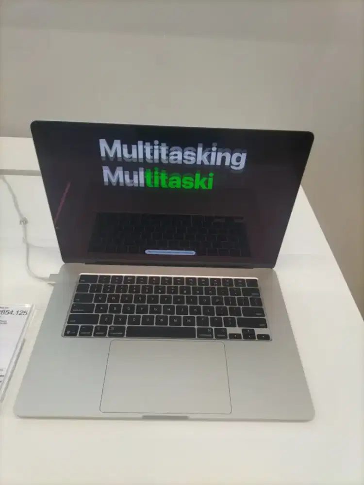 Macbook air M4 13 inchi