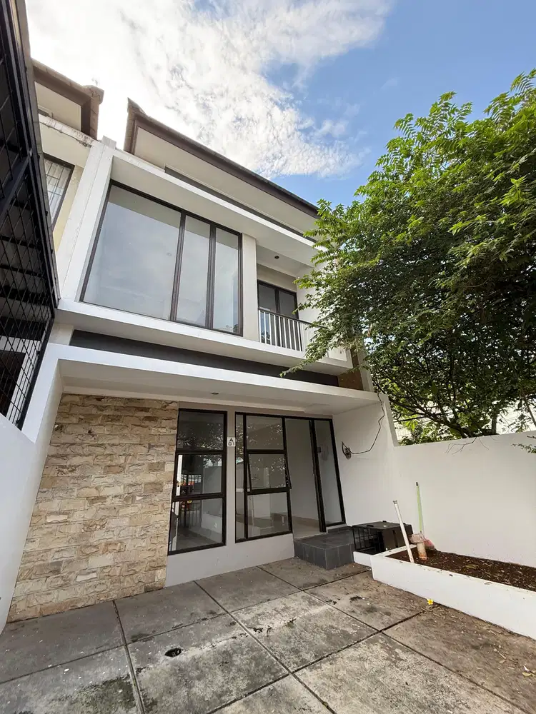 Di Jual cepat rumah 2 lantai di Bintaro Sektor 9. dekat Stasiun