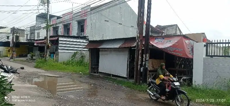 TANAH BELAKANG ALANA HOTEL COLOMADU SOLO