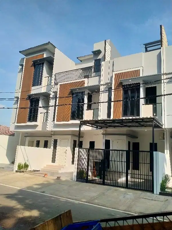 Rumah 2 lantai  bergaya modern desain elegan di cempaka barat