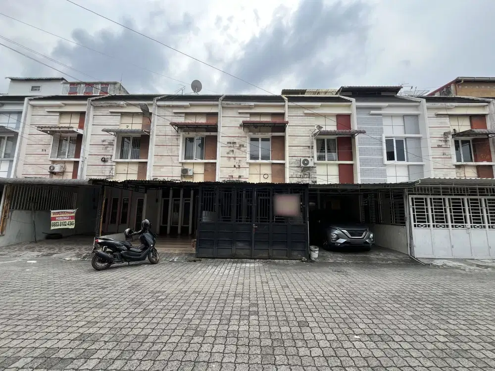 Rumah di Komplek Greenville ( Bakti Luhur / Kapten Muslim )