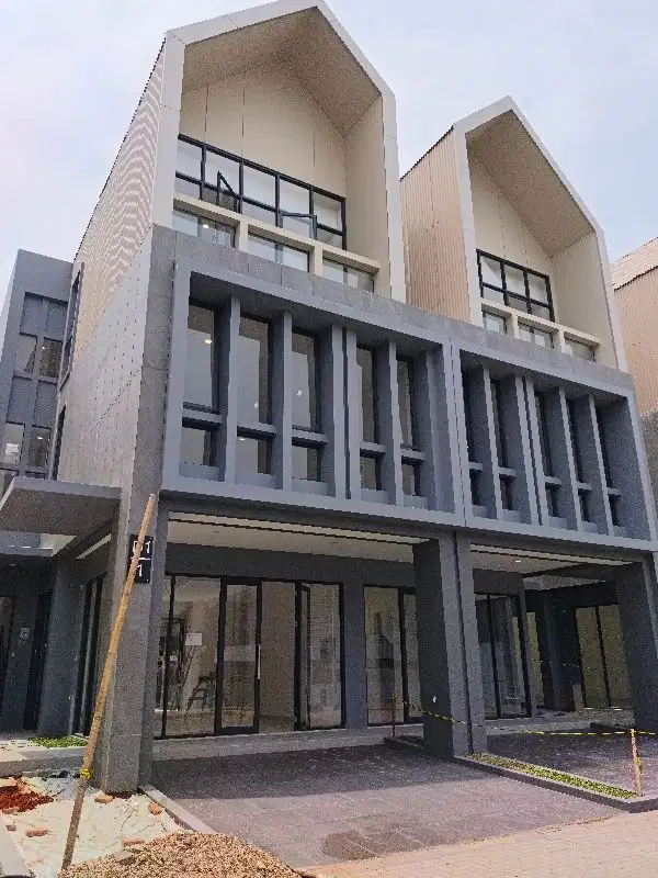 BUSINESS TOWNHOUSE SIAP PAKAI FREE PPN FREE DP SAMPING ZORA