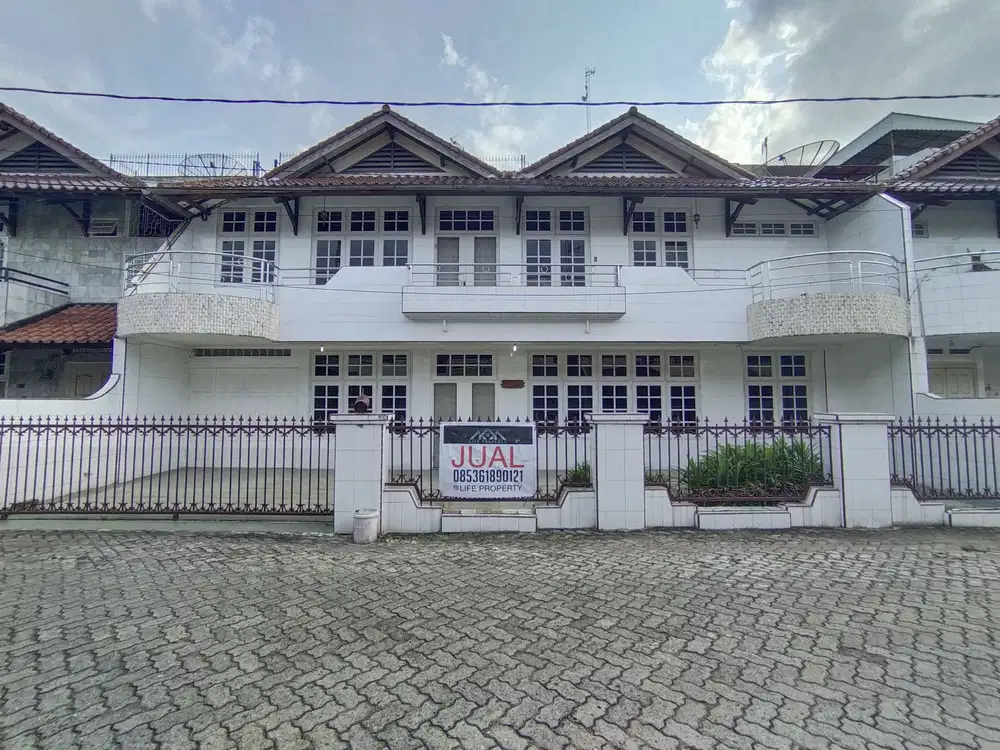 Villa di Komplek Putri Hijau