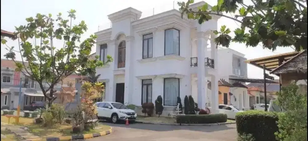Rumah Mewah Cantik Posisi Hook di Karawaci