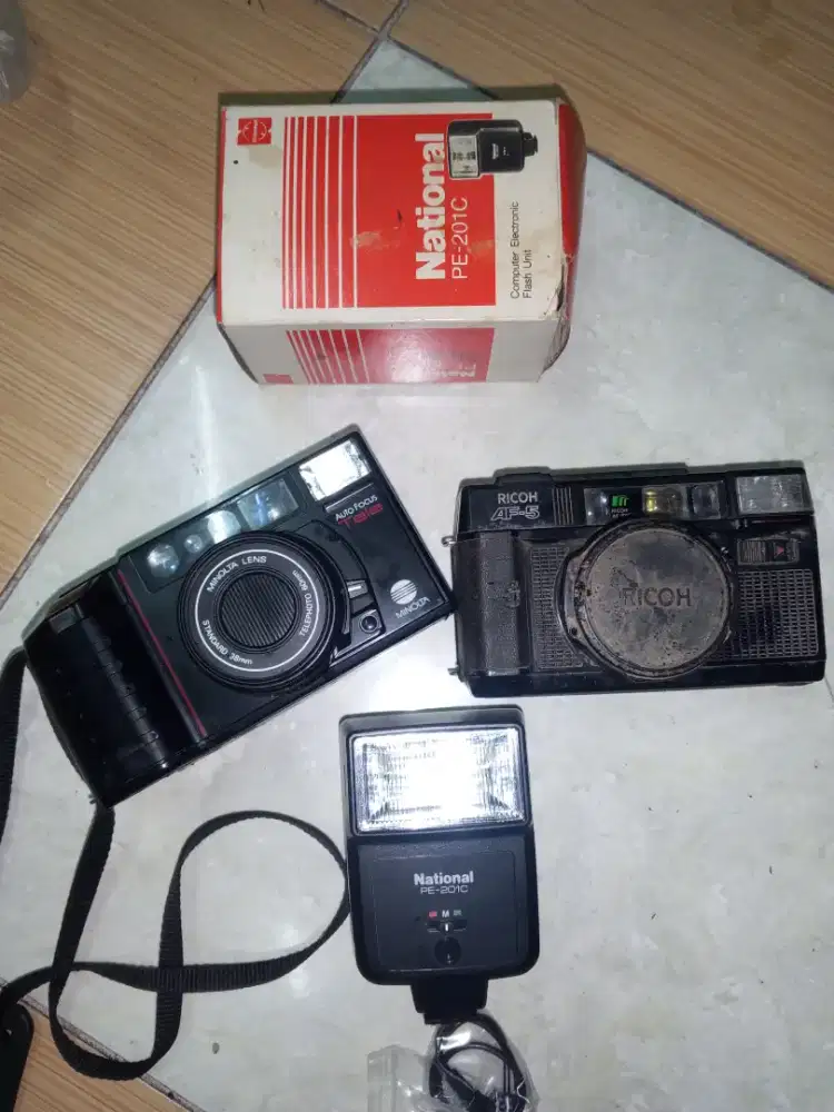 Antik 2kamera jadul + lampu kamera Rp.150rb