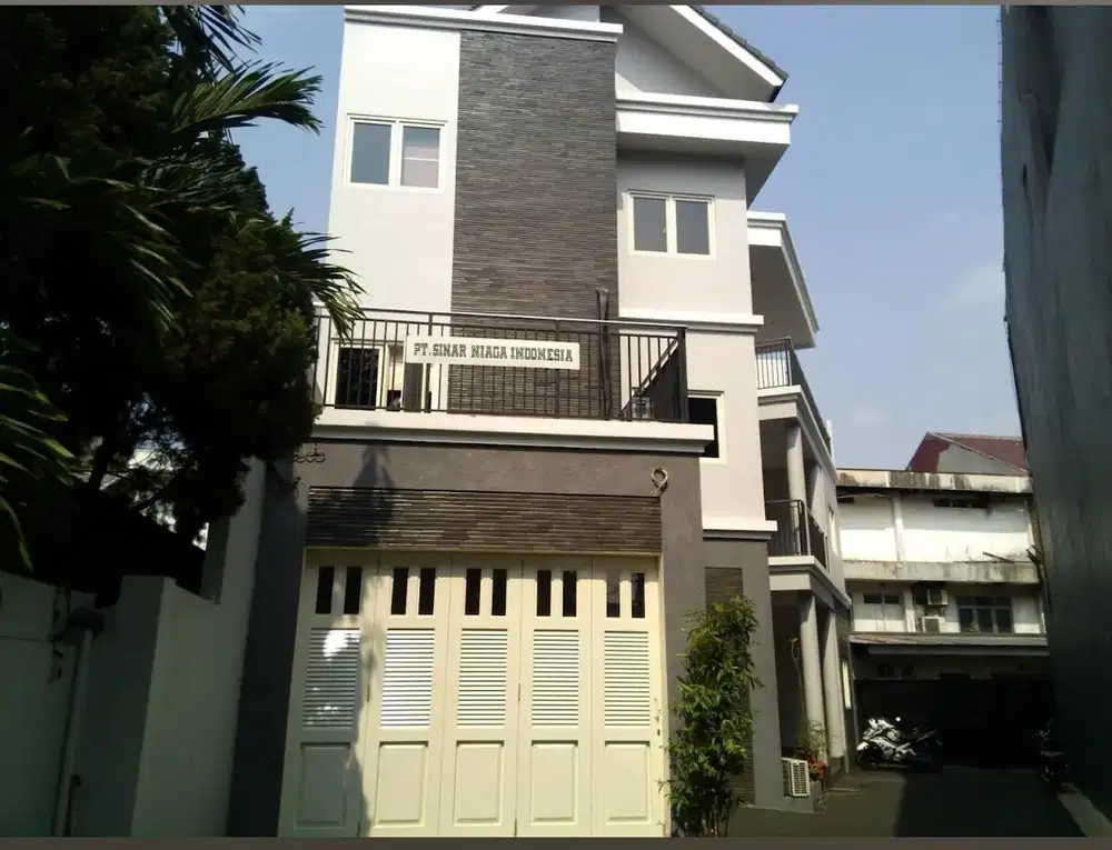 Mini Building 4 LT Semi Furnish di Depan Mall Cinere