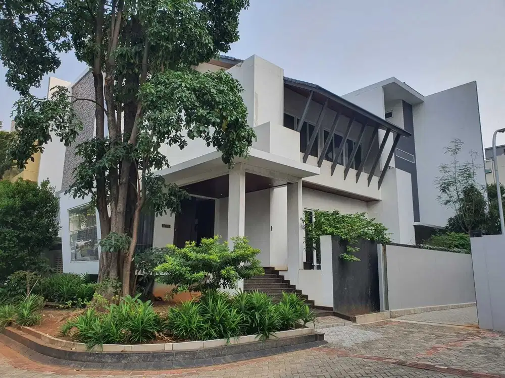 Dijual Rumah Mewah 3 Lantai Luas 792 m² di Elang Laut Residence PIK