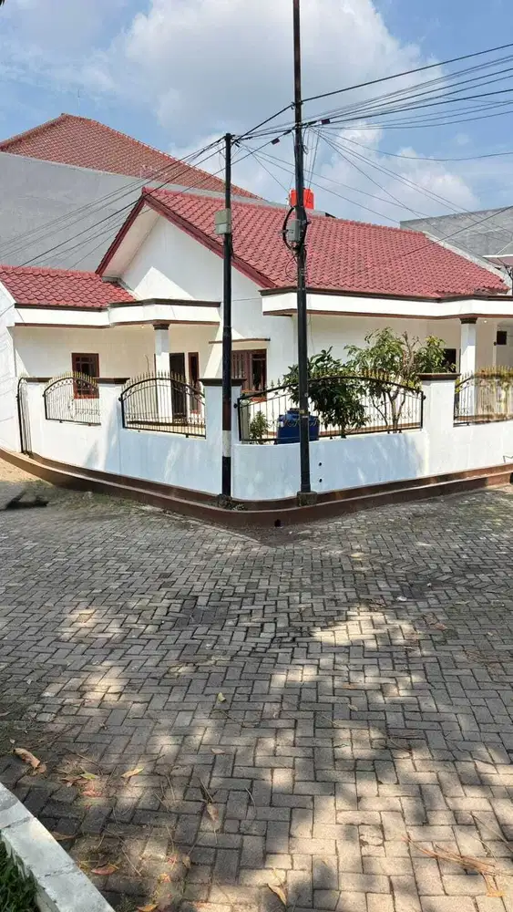 Rumah Hook Murah siap huni Luas 240 m² di Harapan Indah Bekasi