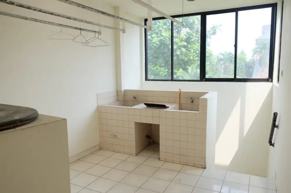 Rumah Modern Tropis 5+2 KT Dekat Sta Mrt Lebak Bulus JKT