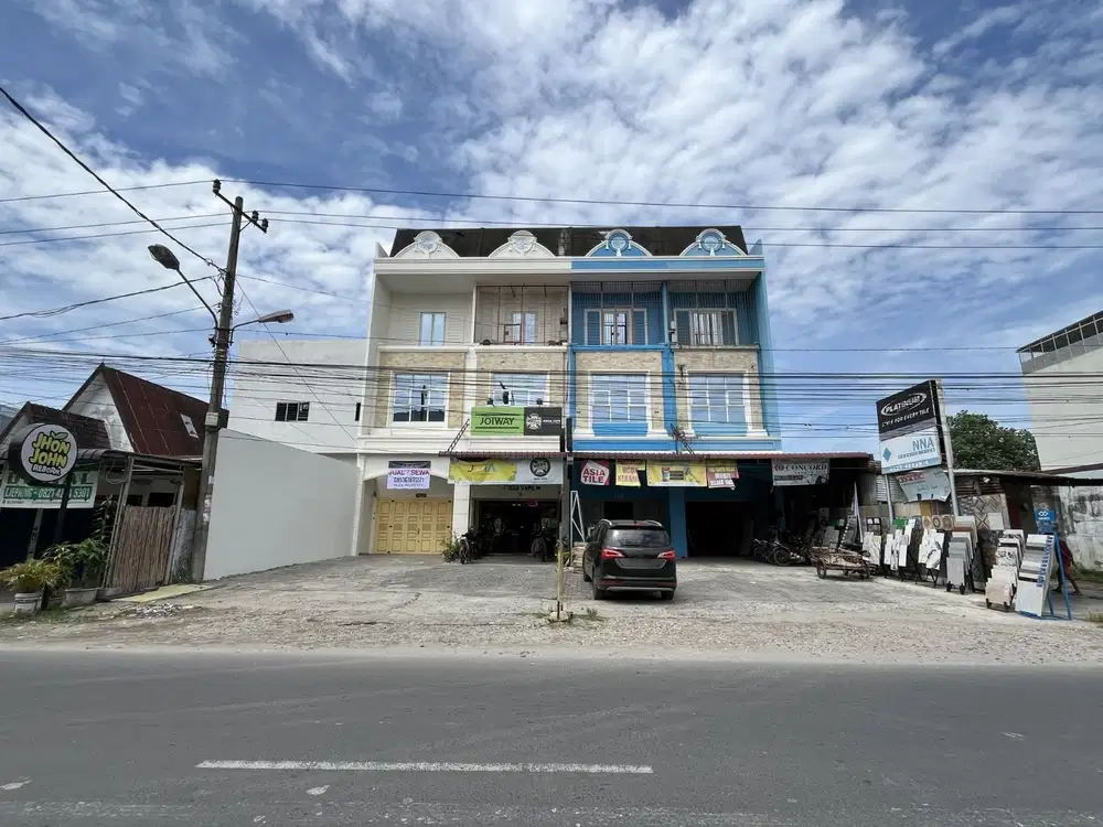 Ruko Jumbo di Jalan Tuasan ( Spot Pusat Ramai )