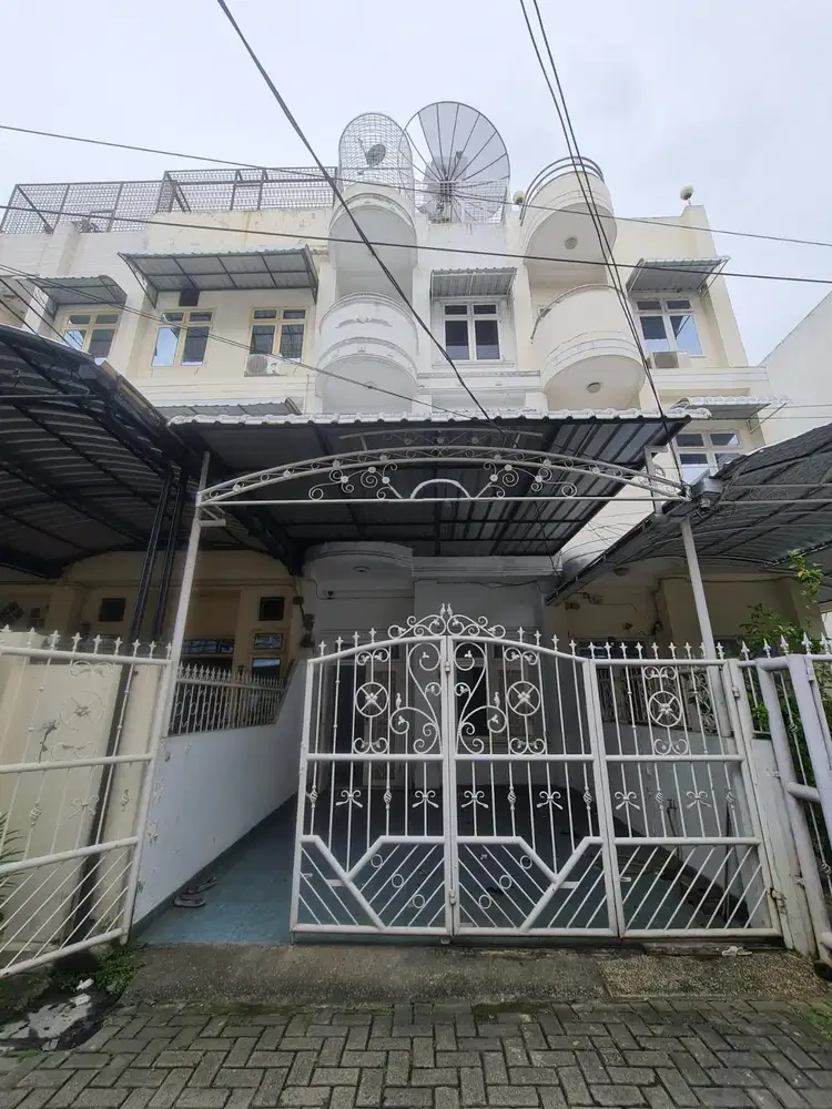 Ruko di Komplek Makmur Indah ( Adam Malik )