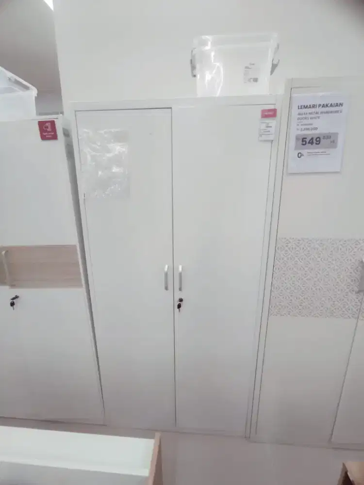 LEMARI METAL 2 PINTU BEKAS DISPLAY