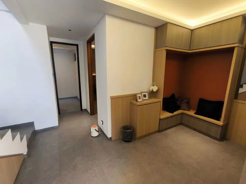 Dijual Rumah 3 Lantai Permata Buana Cluster Solite Townhouse