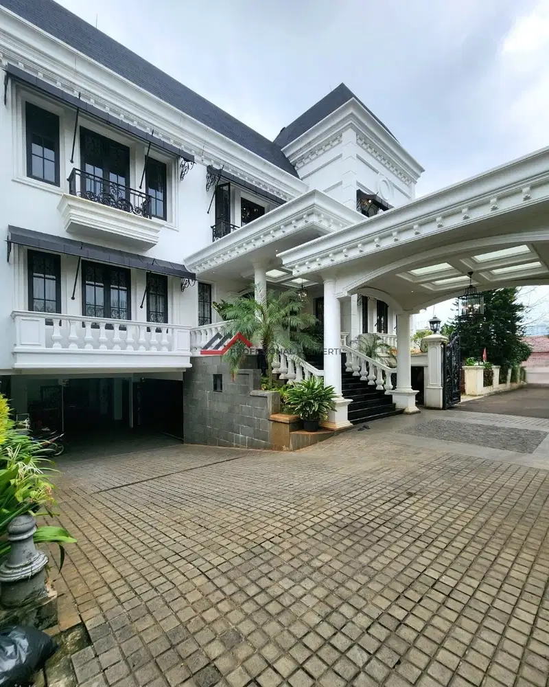Rumah Mewah Fully Furnished Lokasi Strategis