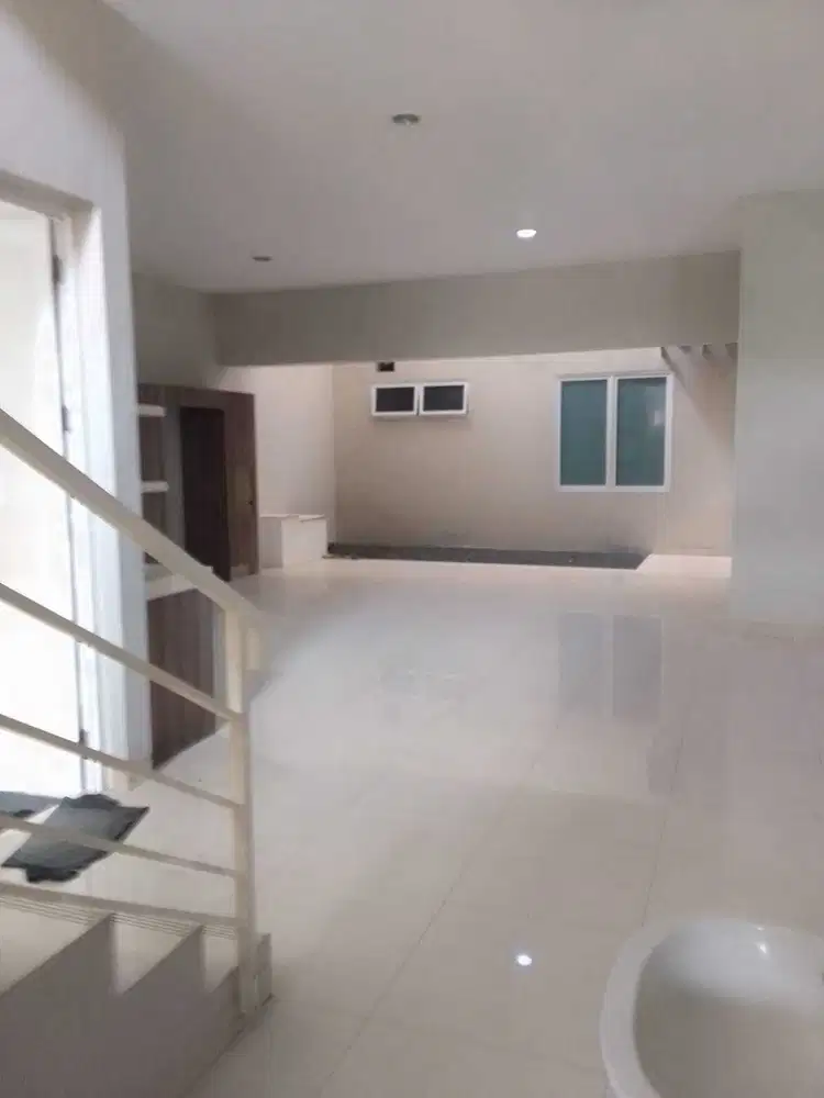 Rumah Pondok Indah 3 Lantai Bangunan Baru