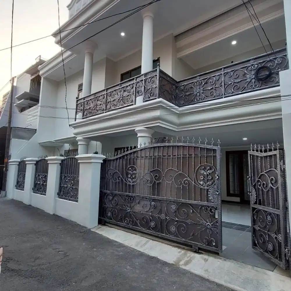 Rumah Cantik Siap Huni  1 Lt dekat Taman di Tebet Barat