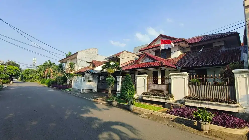 Rumah siap huni  Komplek Gudang Peluru  Akses jalan lebar 3 mobil