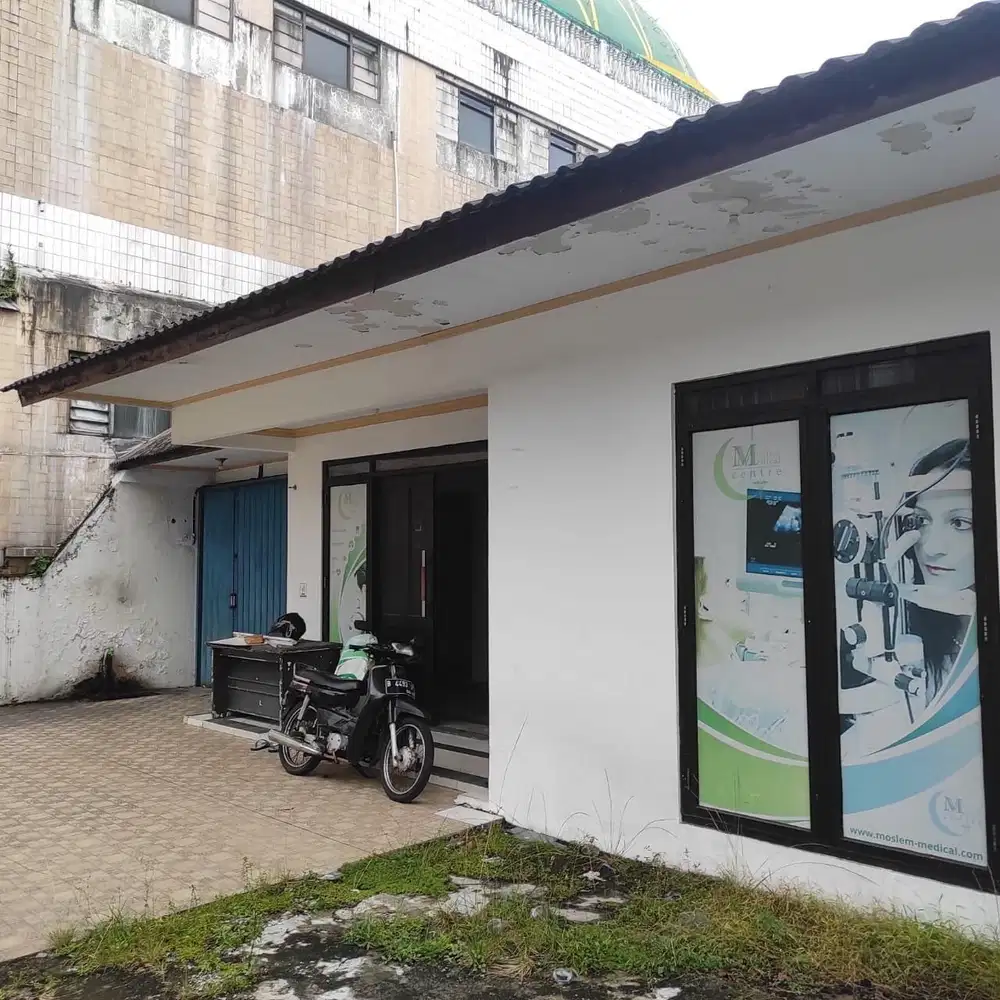 Rumah Lama Akses Jalan Raya Utama Lokasi Strategis di Asem Baris Tebet