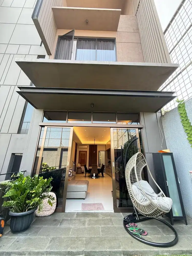 Rumah Modern Siap Huni Akses 2 Mobil di Kemang