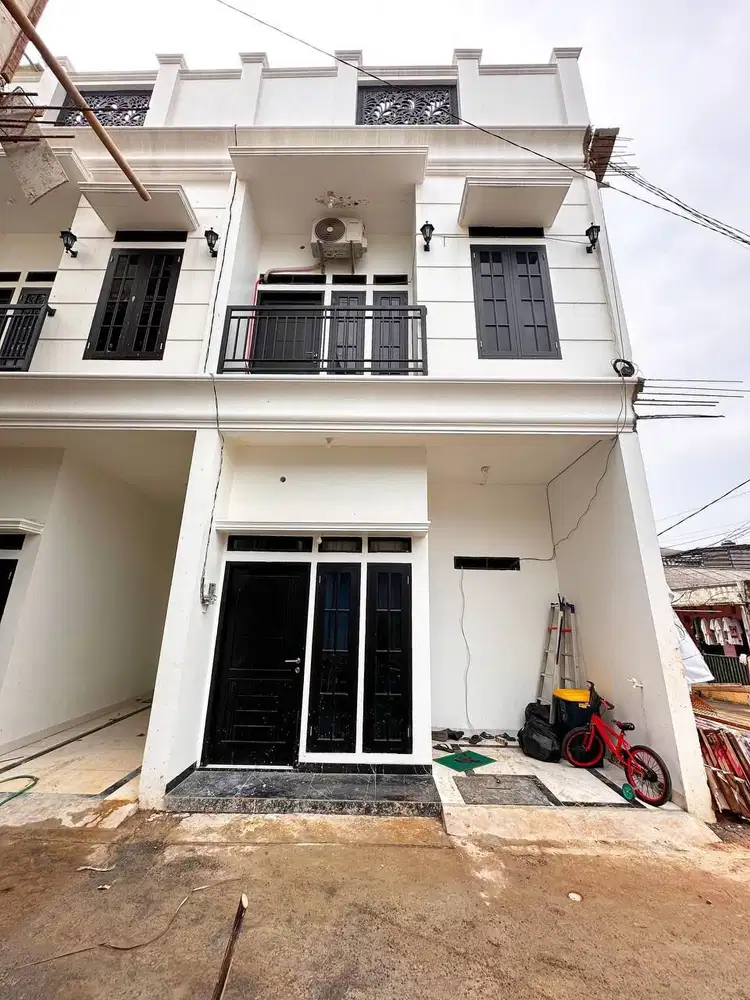 Condet JAKTIM, 2 Lantai + Rooftop 3KT + 3KM Lokasi Strategis